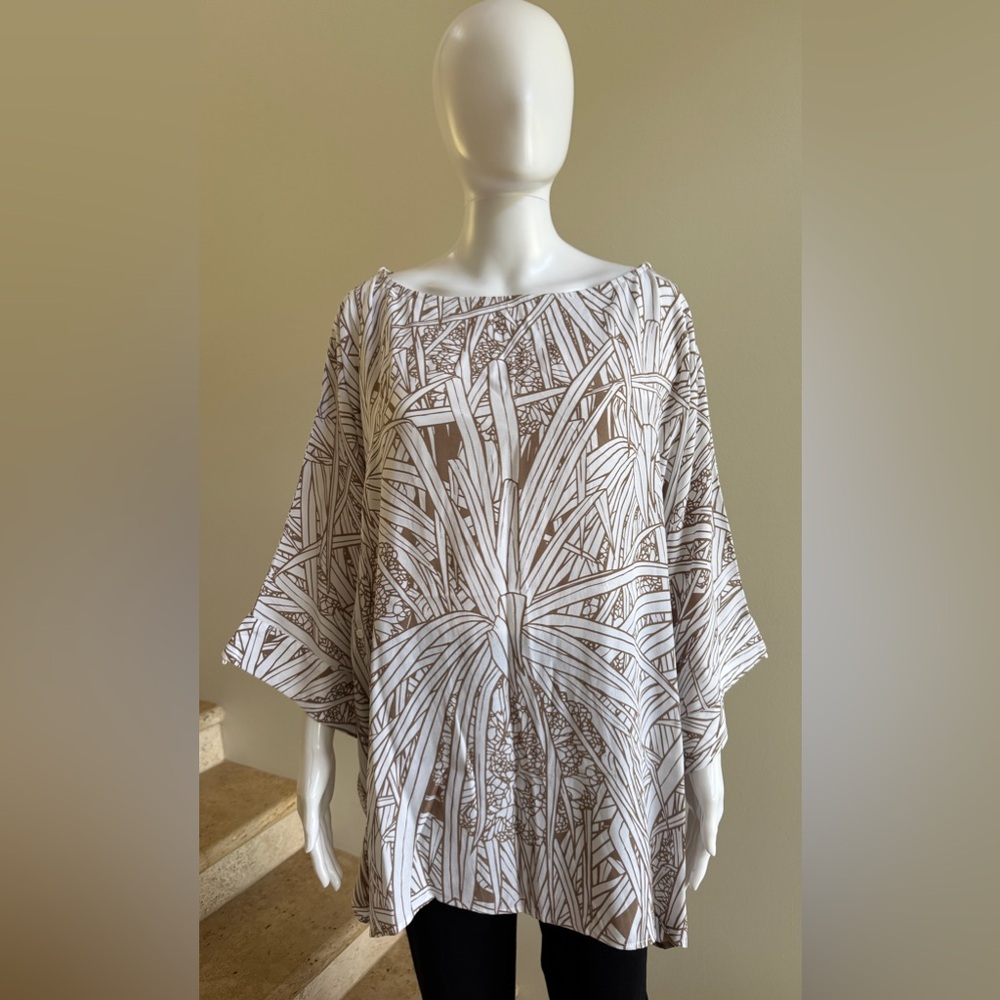 MANAOLA Uluhala Boat Neck Blouse Top Tunic, One Size White/Desert Taupe